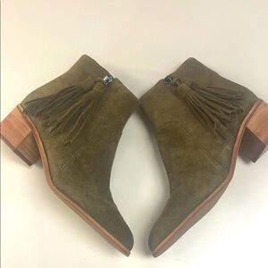 Miss Albright Anthropologie Forest / Olive Green Suede Tassel Booties size 8